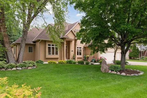 9216 Pinehurst Rd, Woodbury, MN 55125