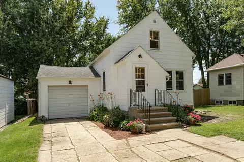 401 4th St SW, Pine Island, MN 55963
