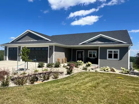 1518 Ambrosia Ct, La Crescent, MN 55947