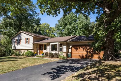 2129 Pin Oak Dr, Eagan, MN 55122