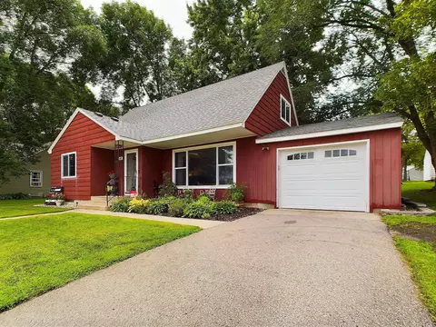 602 E 7th St, Starbuck, MN 56381