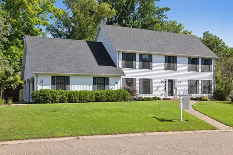 12898 Floral Ave, Apple Valley, MN 55124