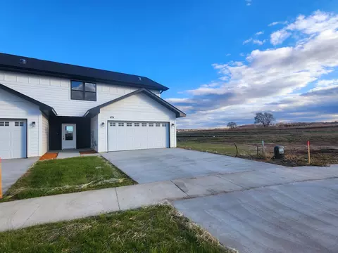 821 Viburnum St, Belle Plaine, MN 56011