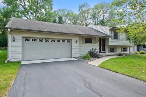 9925 Garrison Way, Eden Prairie, MN 55347