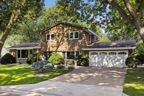 7080 Montrose Rd, Woodbury, MN 55125