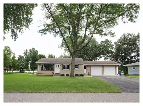 2647 Woodside Ln, Saint Cloud, MN 56301