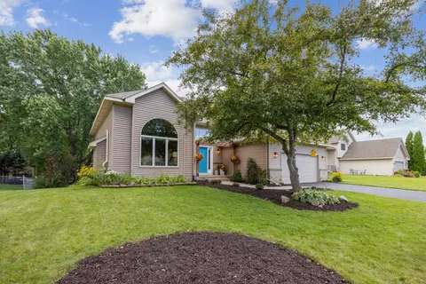 660 Mcfaddens Trl, Eagan, MN 55123 photo 2