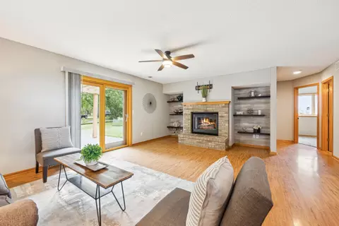 660 Mcfaddens Trl, Eagan, MN 55123 photo 35