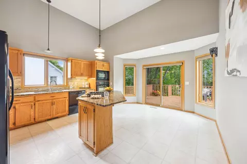 660 Mcfaddens Trl, Eagan, MN 55123 photo 21