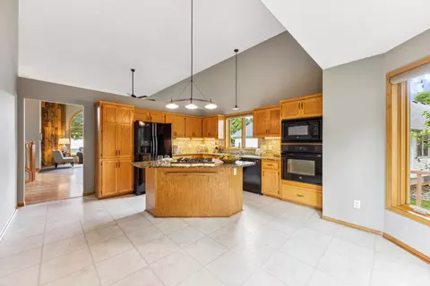 660 Mcfaddens Trl, Eagan, MN 55123 photo 19