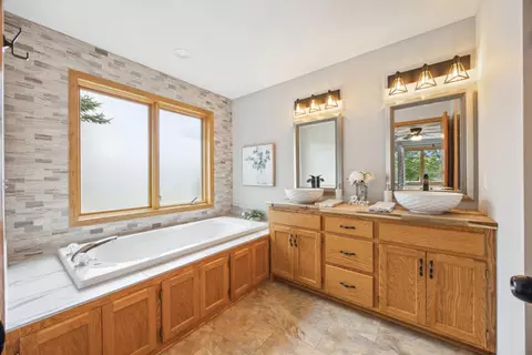 660 Mcfaddens Trl, Eagan, MN 55123 photo 27