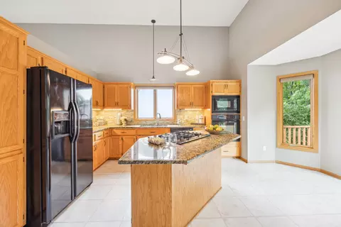 660 Mcfaddens Trl, Eagan, MN 55123 photo 20