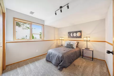 660 Mcfaddens Trl, Eagan, MN 55123 photo 37