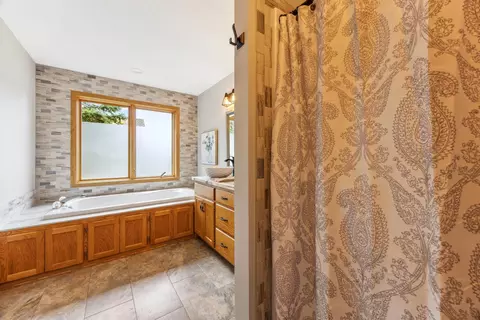 660 Mcfaddens Trl, Eagan, MN 55123 photo 28