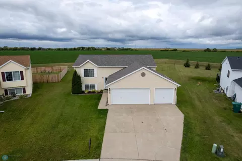 462 Maple Point Blvd, Mapleton, ND 58059
