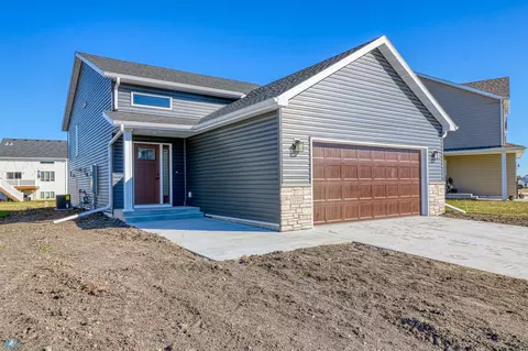 6844 Joseph St, Horace, ND 58047