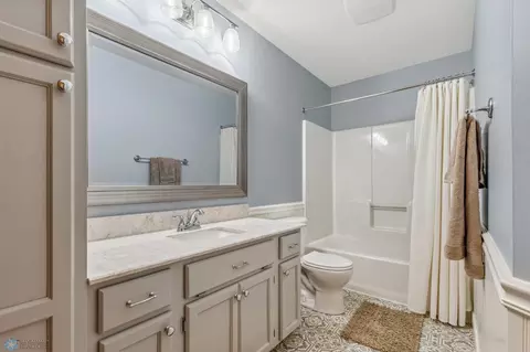 Bath - 2914 28th Ave S, Fargo, ND 58103 photo 4 of 5