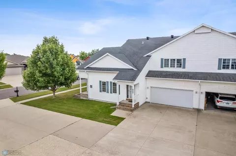 6227 S 16th St S, Fargo, ND 58104
