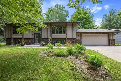 514 River Hills Dr, River Falls, WI 54022