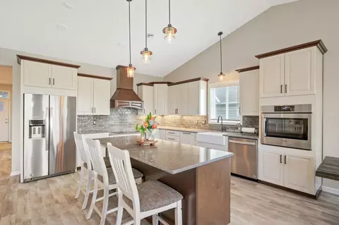 11316 Lancaster Way NE, Albertville, MN 55301