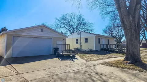 2217 5th Ave S, Fargo, ND 58103