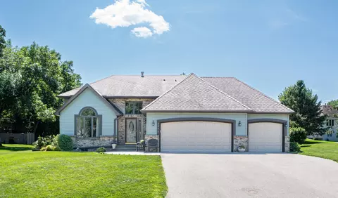 2276 Moreland Ct E, Maplewood, MN 55119