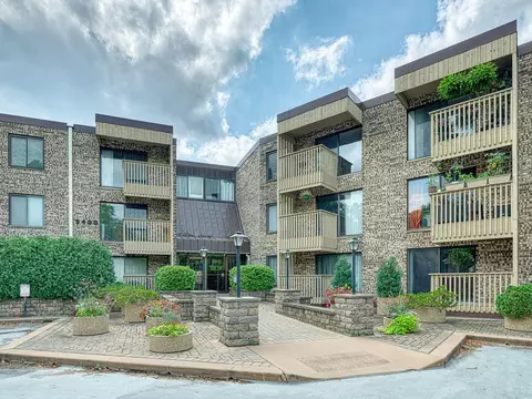 9400 Old Cedar Ave S #105, Bloomington, MN 55425