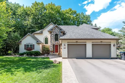 121 Bartholomew Ln, Mankato, MN 56001