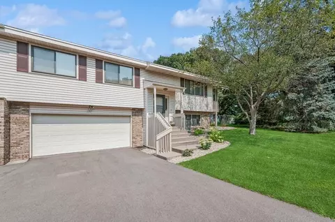 11817 Undercliff St NW, Coon Rapids, MN 55433