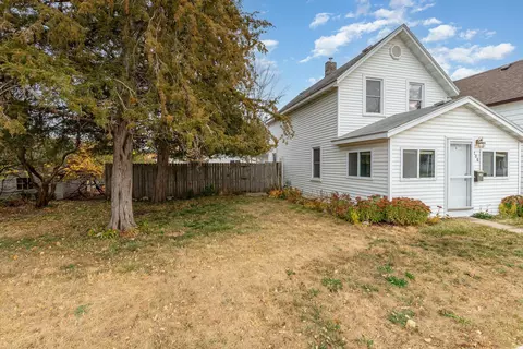 206 E Main St, Belle Plaine, MN 56011
