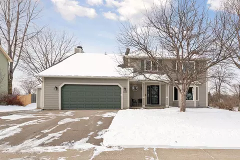 628 Hackmore Dr, Eagan, MN 55123