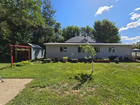 Exterior - 737 30th Ave, Pipestone, MN 56164 photo 3 of 20