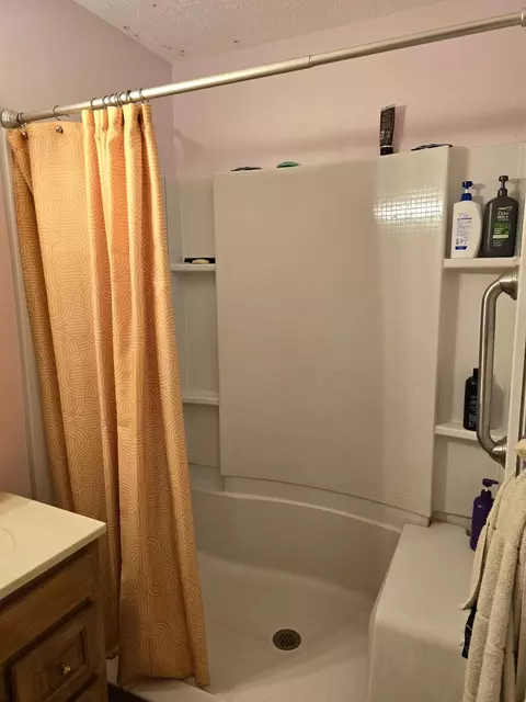 Bath - 737 30th Ave, Pipestone, MN 56164 photo 3 of 3