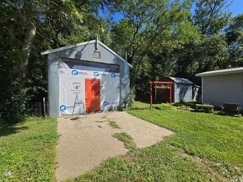 Exterior - 737 30th Ave, Pipestone, MN 56164 photo 7 of 20