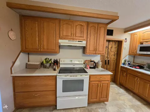 Kitchen - 737 30th Ave, Pipestone, MN 56164 photo 5 of 7