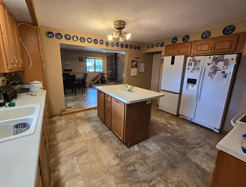 Kitchen - 737 30th Ave, Pipestone, MN 56164 photo 6 of 7