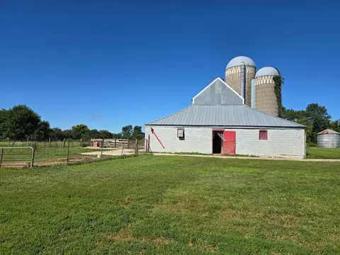 Exterior - 737 30th Ave, Pipestone, MN 56164 photo 15 of 20