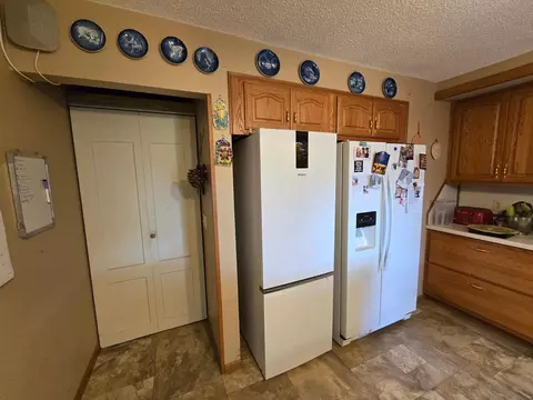 Kitchen - 737 30th Ave, Pipestone, MN 56164 photo 7 of 7