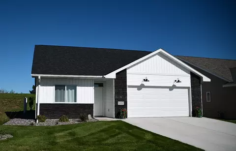 5352 Tee To Green St, Saint Cloud, MN 56304