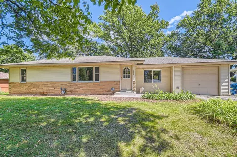 1992 Adolphus St, Maplewood, MN 55117