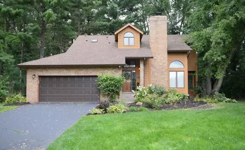 380 Deerfoot Trl, Chanhassen, MN 55317