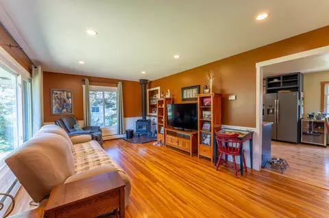 112 E Beacon Hill Rd, Ely, MN 55731