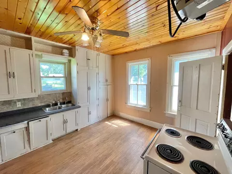 115 S Spring Ave, Springfield, MN 56087 photo 7
