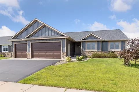 860 Brentwood Cir, River Falls, WI 54022