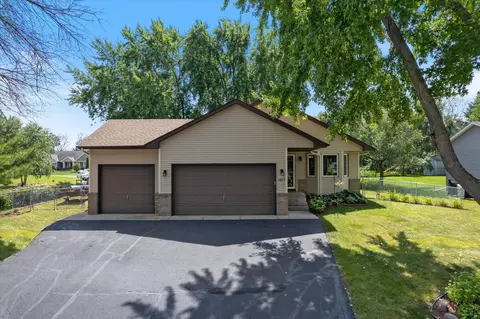 1407 Bay Dr SE, Forest Lake, MN 55025