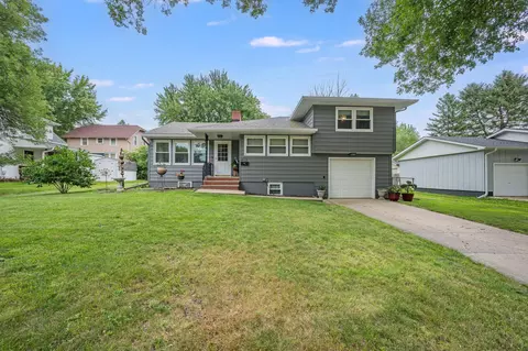 413 S Nicollet St, Blue Earth, MN 56013