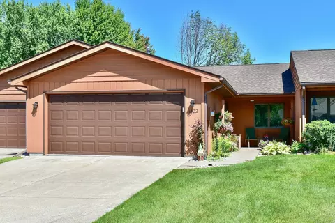 1402 Brookview Dr, Winona, MN 55987