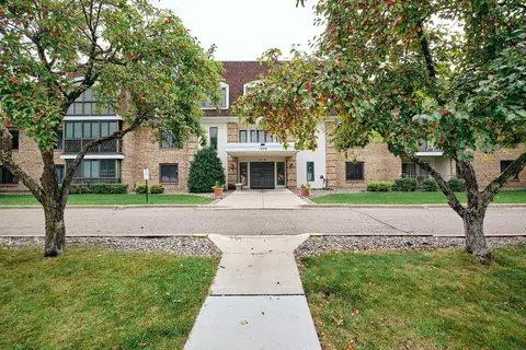 1450 Bidwell St #109, West Saint Paul, MN 55118