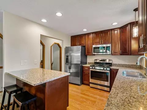 1305 Sycamore Ln N, Plymouth, MN 55441