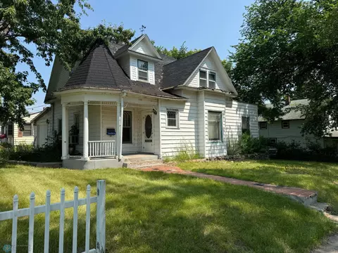756 2nd St NW, Valley City, ND 58072